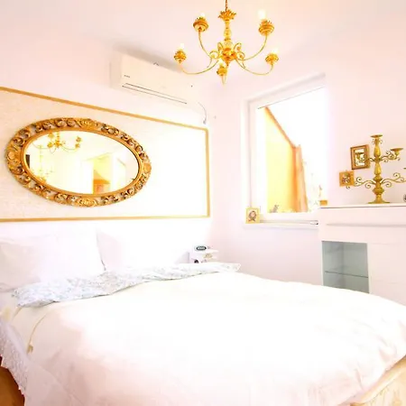 Penthouse Suites Apartment